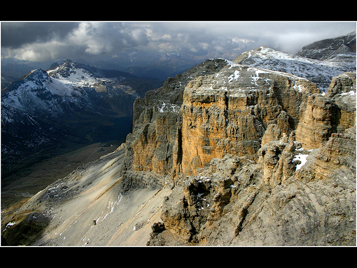4 Joint (Ron Davies FRPS) VHC Dolomite Storm web